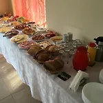 Beatris Family House 酒店 阳光海滩